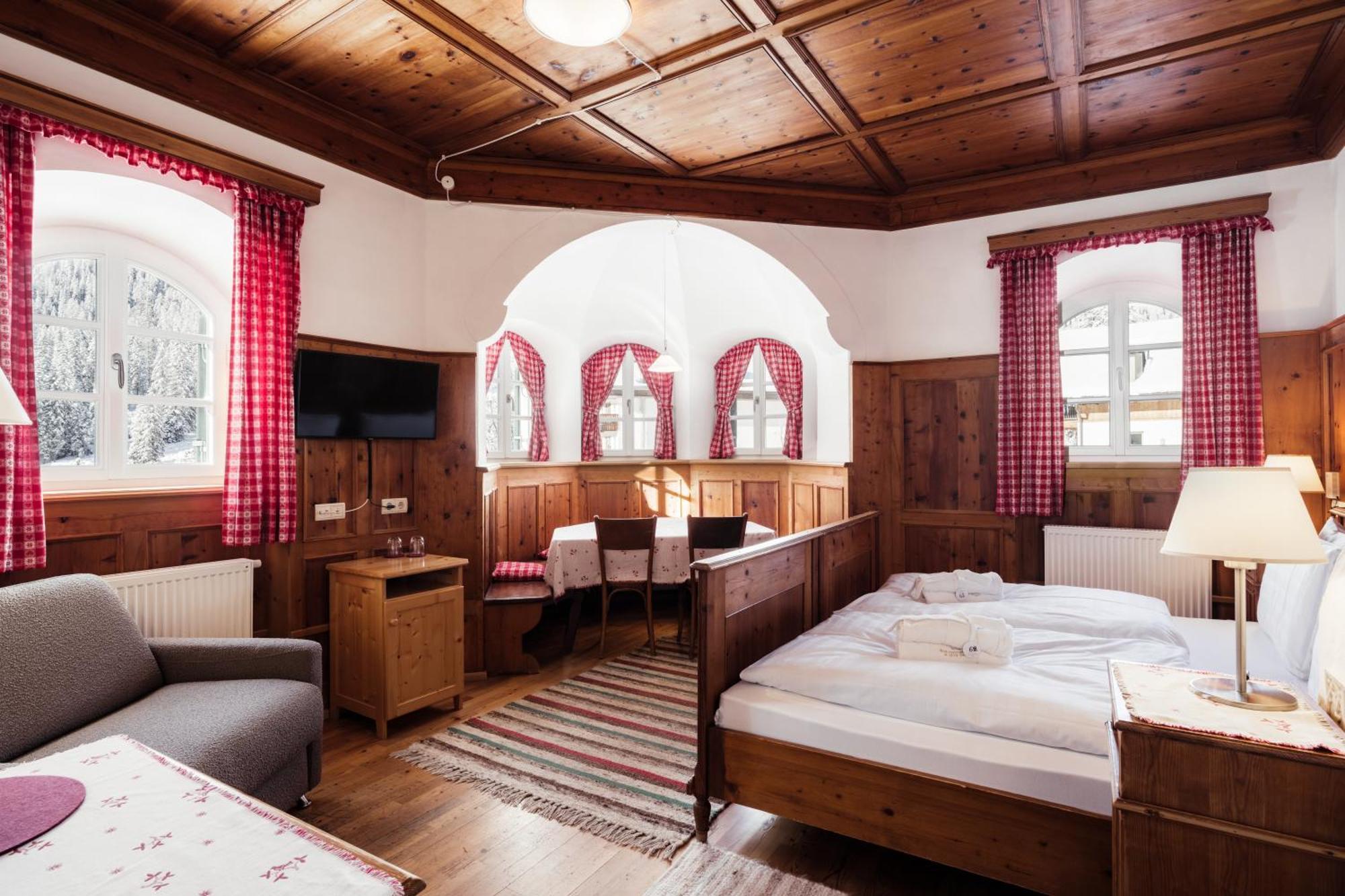 Hotel Dolomitenhof & Chalet Alte Post Sexten Esterno foto