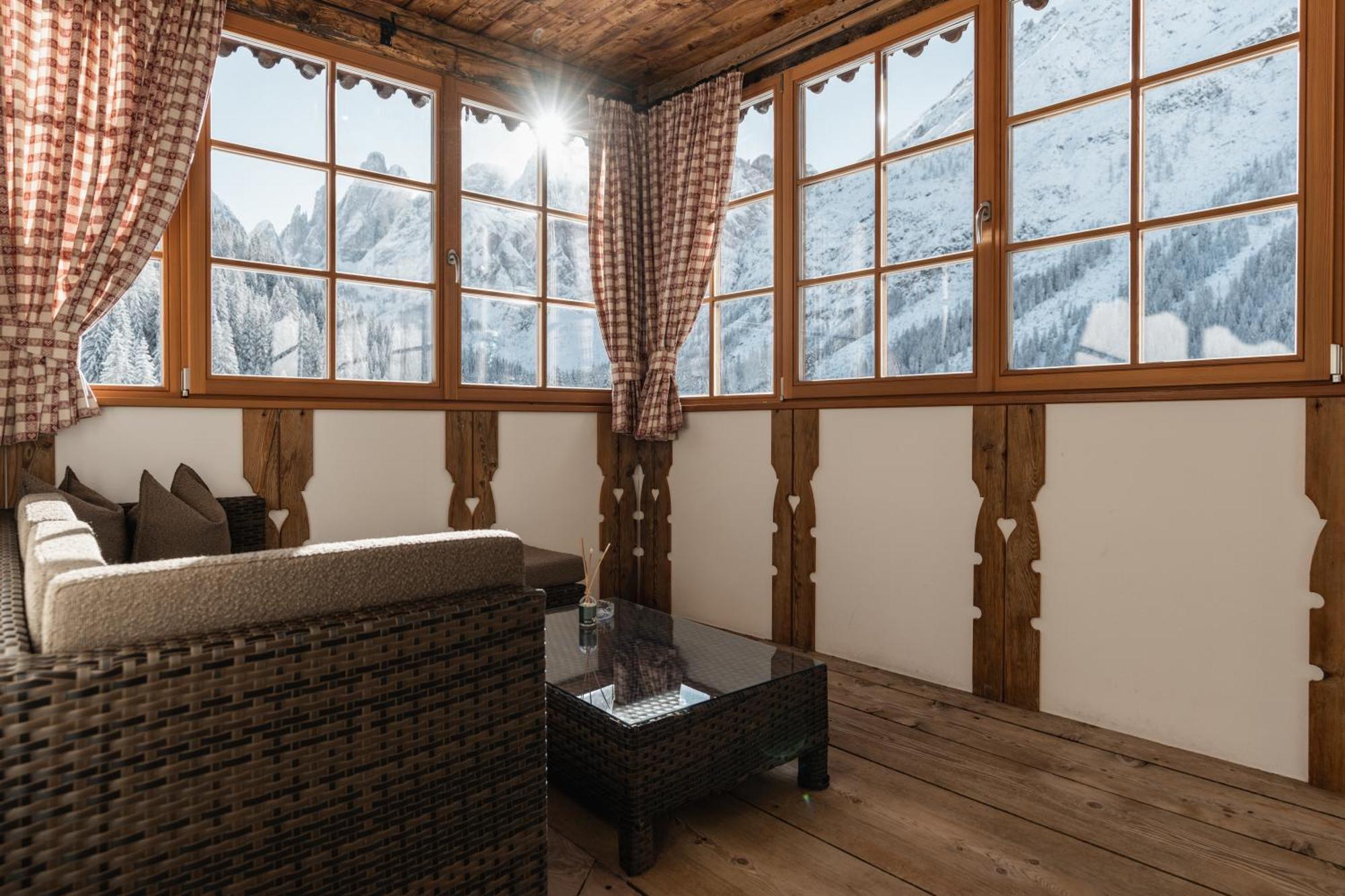 Hotel Dolomitenhof & Chalet Alte Post Sexten Esterno foto