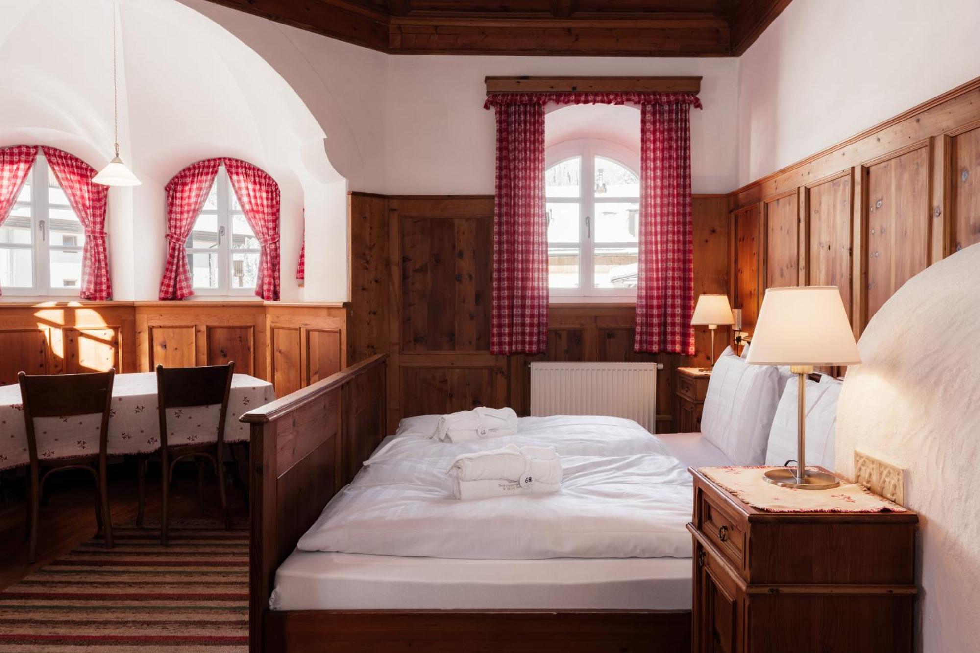 Hotel Dolomitenhof & Chalet Alte Post Sexten Esterno foto