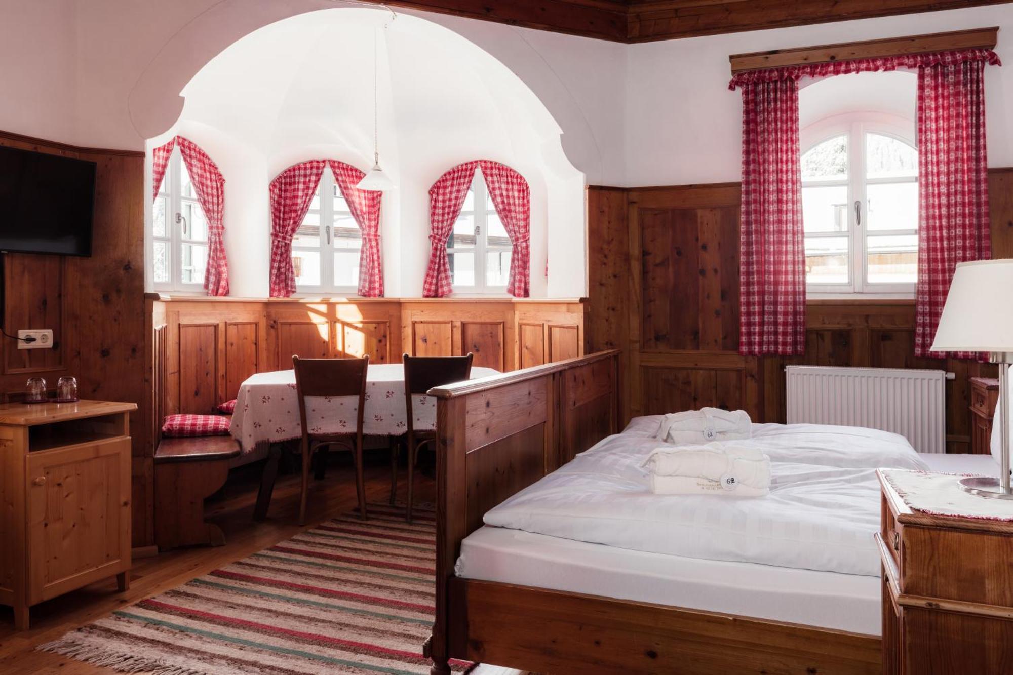 Hotel Dolomitenhof & Chalet Alte Post Sexten Esterno foto