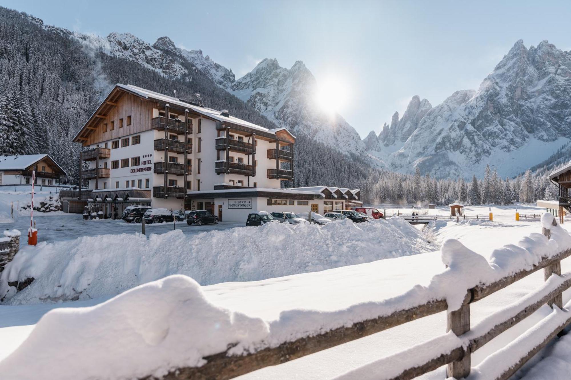 Hotel Dolomitenhof & Chalet Alte Post Sexten Esterno foto