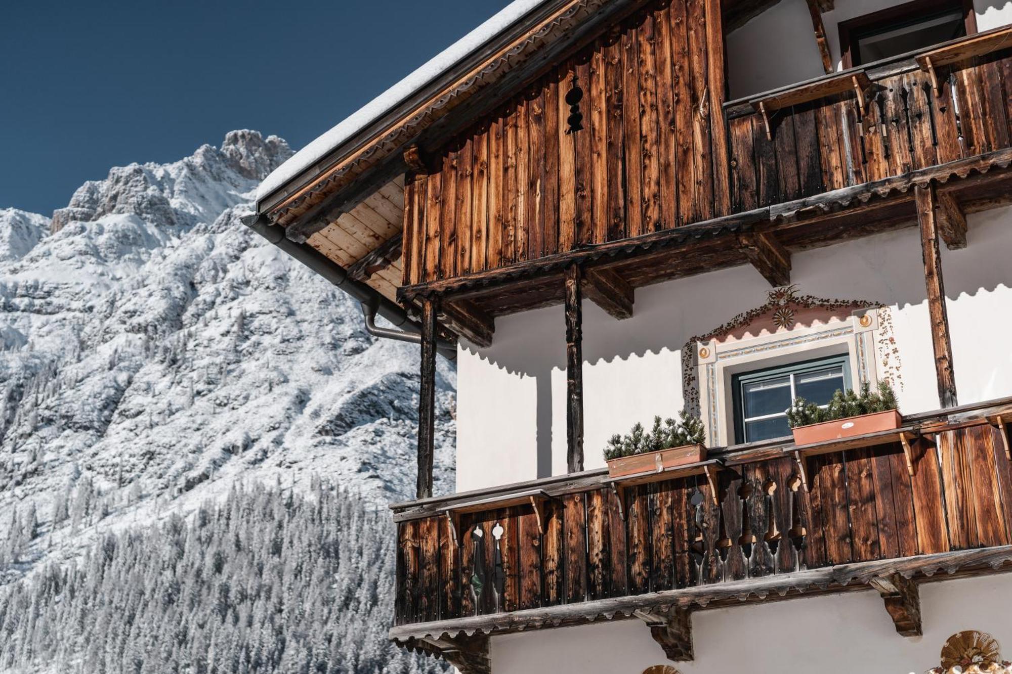 Hotel Dolomitenhof & Chalet Alte Post Sexten Esterno foto